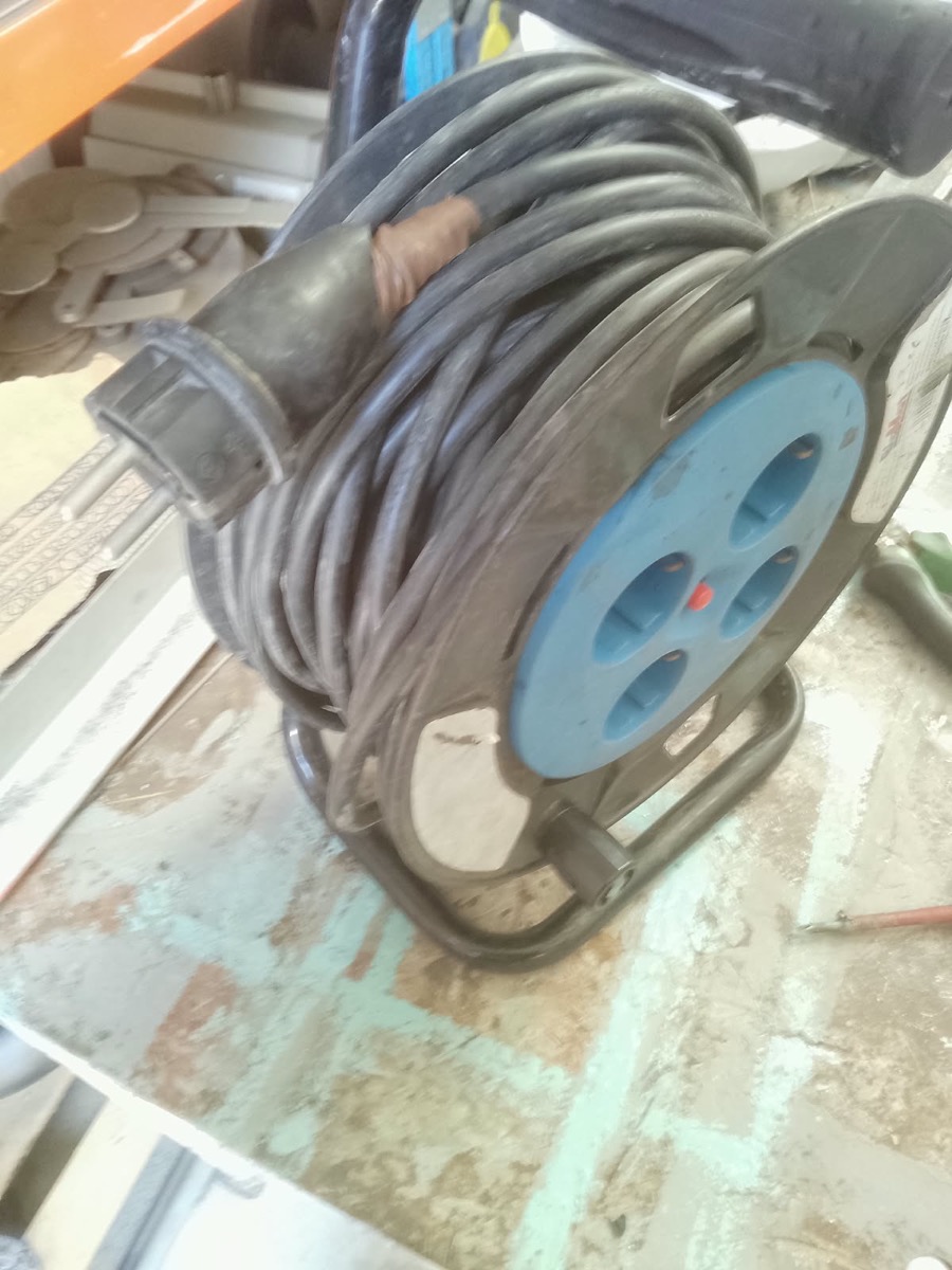 Instalación eléctrica y cableado realizado por El Manitas Diosdado